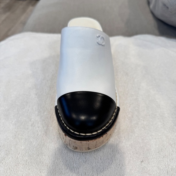 Chanel 2016 Interlocking CC Mule Size 39 white and black - Picture 6 of 8